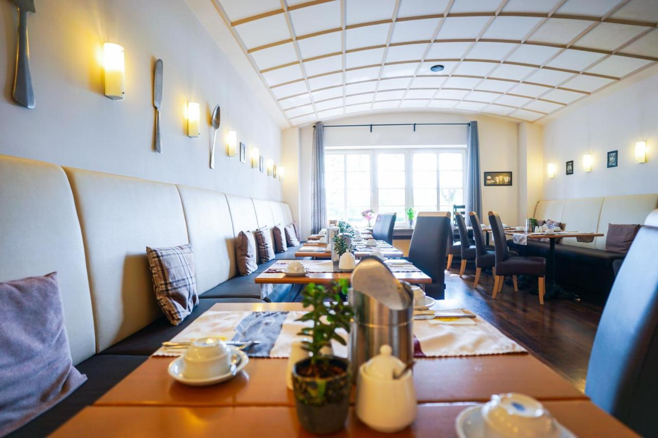 Hotel Am Schloss Biebrich فيسبادن المظهر الخارجي الصورة